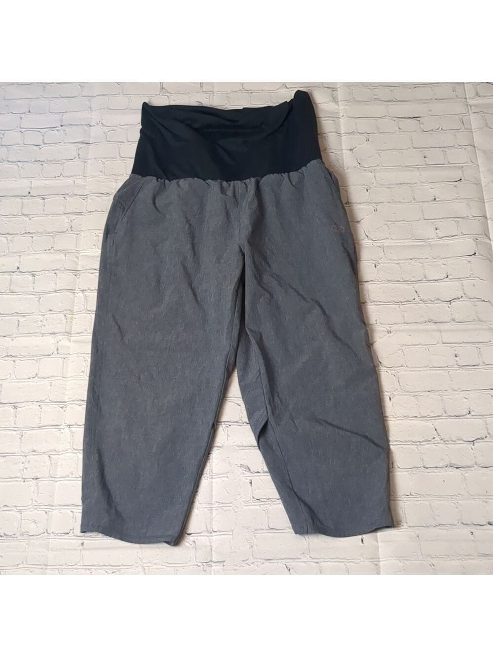Calia by Carrie underwood blue maternity capris size XS